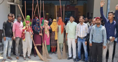 शिवालिकनगर पालिका में सफाई कर्मचारियों का कार्य बहिष्कार
